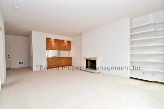 Building Photo - 57 Eucalyptus Knoll St