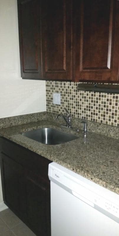 Building Photo - 5820 N Sheridan Rd