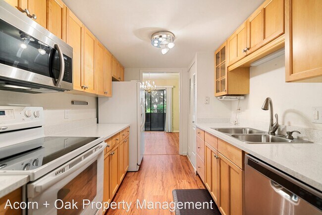Building Photo - 2 br, 2.5 bath House - 3082A Colony Road