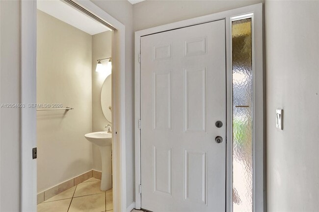 Building Photo - 4615 Carambola Cir S