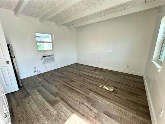 Foto del edificio - 670 E Alfred Dr