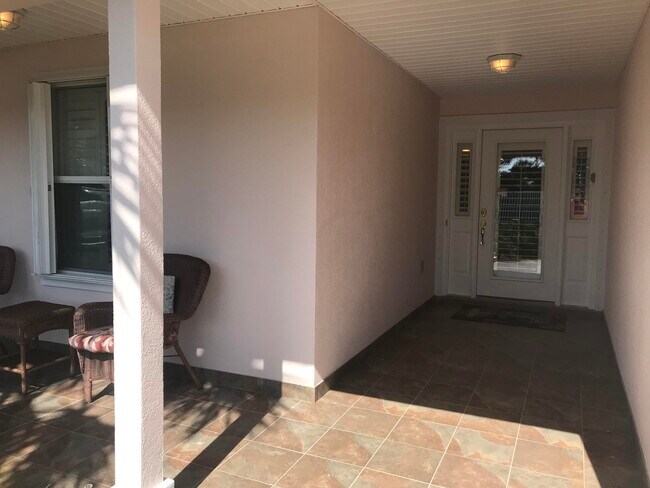 Building Photo - 187 Maravilla Dr