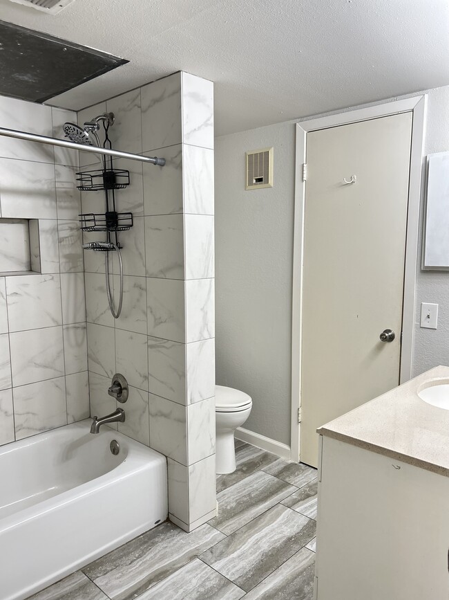 Foto del edificio - 644 W Collins St