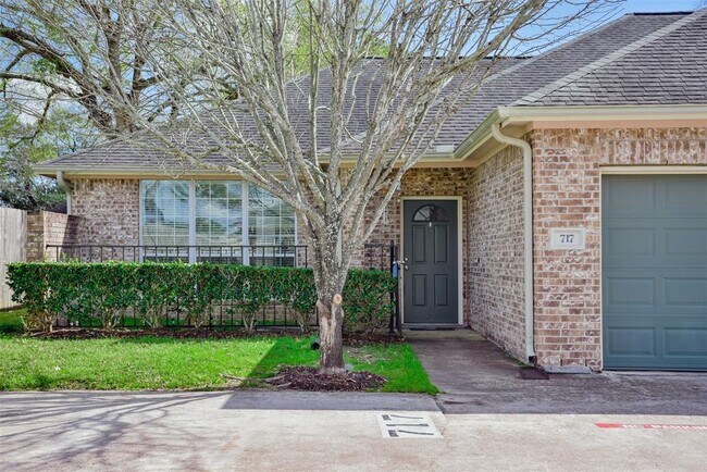 Building Photo - 717 Cedarwood Dr