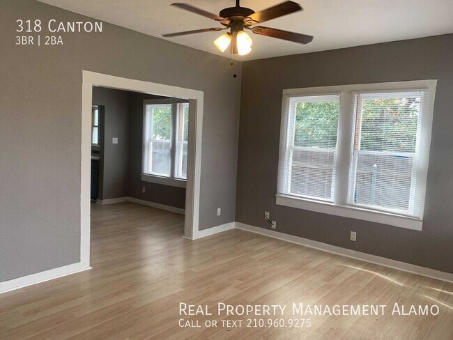 Building Photo - AMAZING Three Bedroom Two Bath Home Near D...