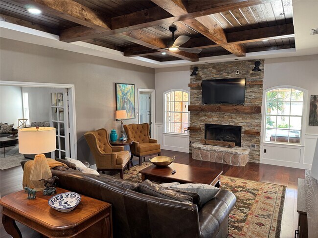 Foto del edificio - 16003 Escher Rd