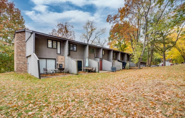 Building Photo - 2 Bedroom 1 Bath Condominium Located in Johnson City, TN