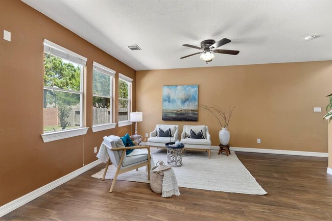 Building Photo - 25206 Finchgrove Ln