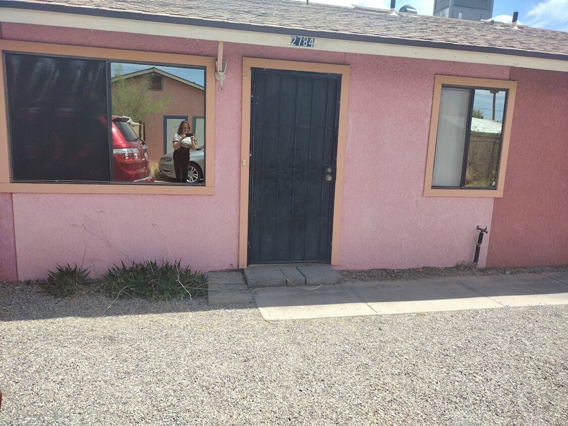 Primary Photo - 2784 N Columbus Blvd