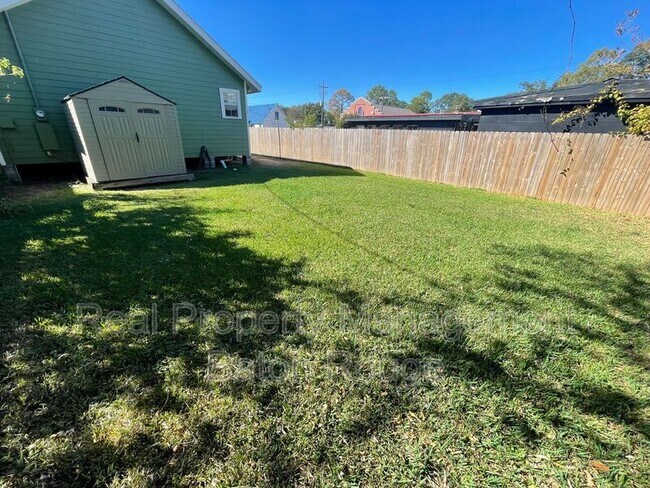 Building Photo - 513 Wiltz Dr