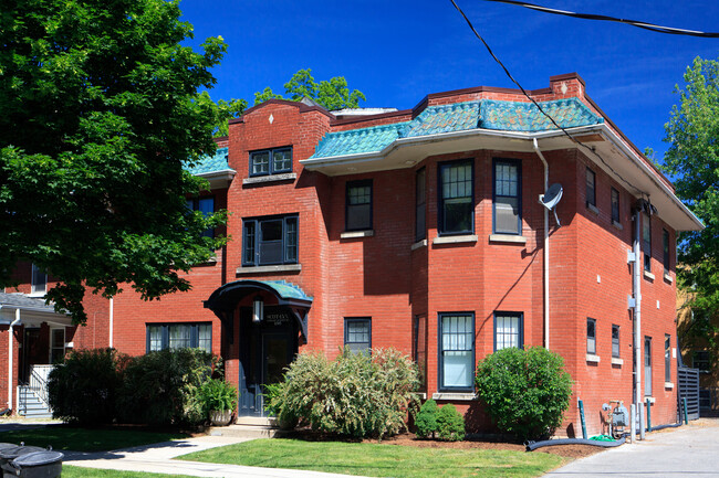 Building Photo - 196 Bruce St