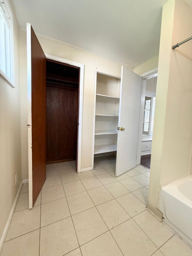 Building Photo - 3545 W 129th St