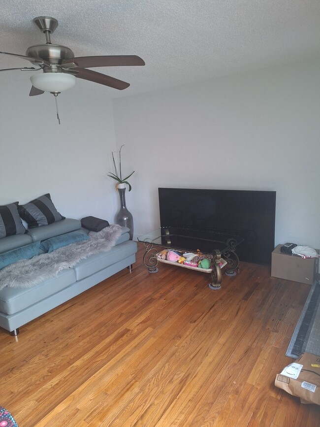 Photo - 1532 Funston St House