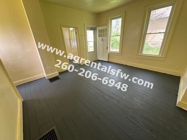 Building Photo - 3 Bedroom House