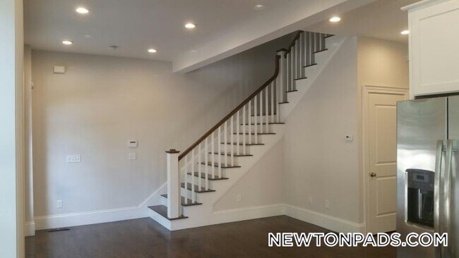 Foto del edificio - 2044 Beacon St