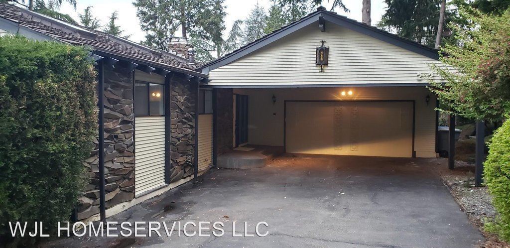 Primary Photo - 5 br, 3 bath House - 2201 86th ave ne