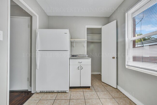 Building Photo - 1429 Nightingale Rd