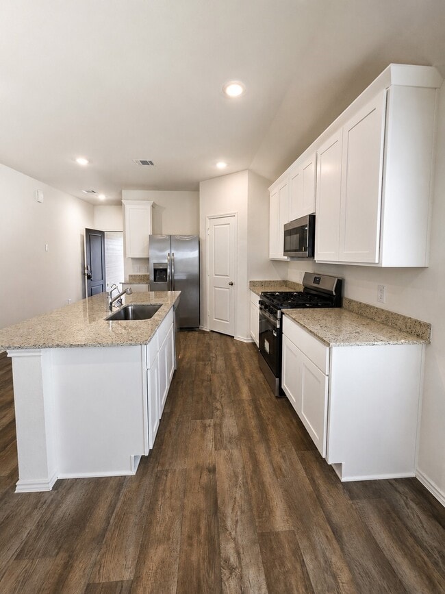 Building Photo - 3523 Turnpike Dr