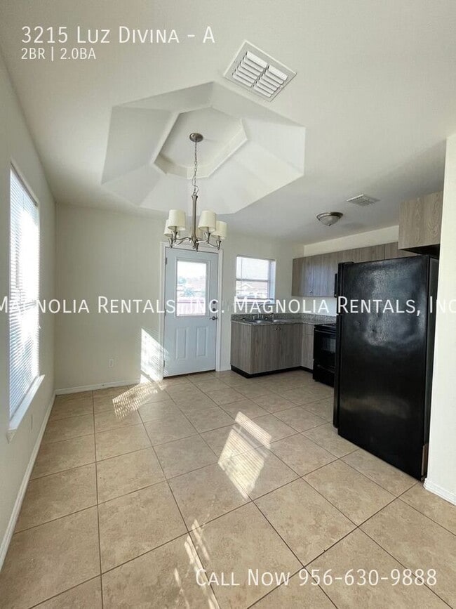 Building Photo - 3215 Luz Divina St