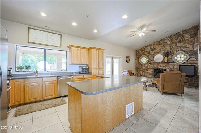 Building Photo - 15763 E Palomino Blvd