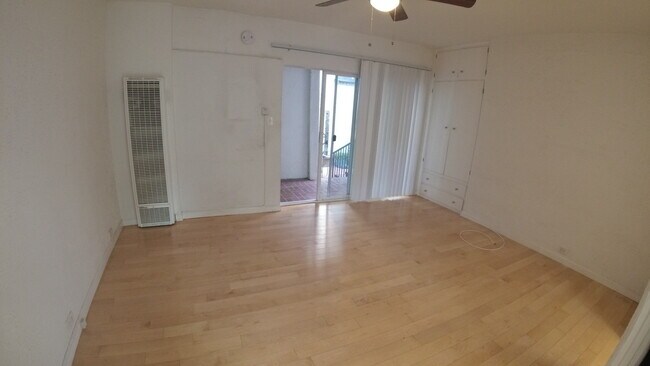 Building Photo - 485 S Roxbury Dr
