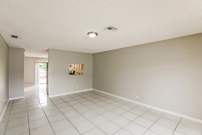 Foto del edificio - 5885 Lambeth Cir