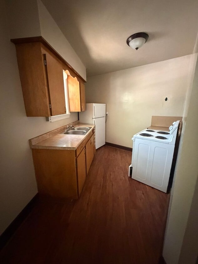 Building Photo - Upstairs Studio Apartment - Pacific Terrace Neighborhood