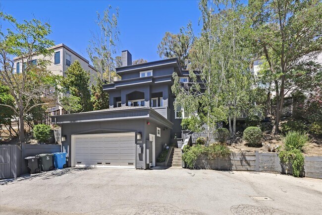 Building Photo - 2448 Park Rd