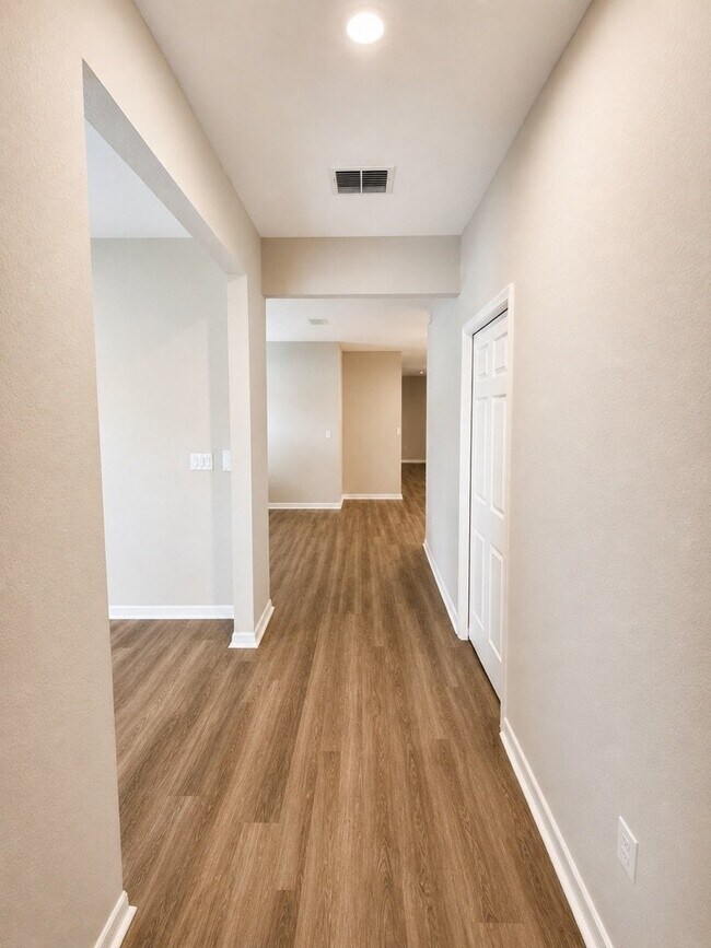 Building Photo - 10682 SW 76th Ct