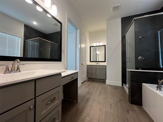 Foto del edificio - 1411 Crst Dl Ln