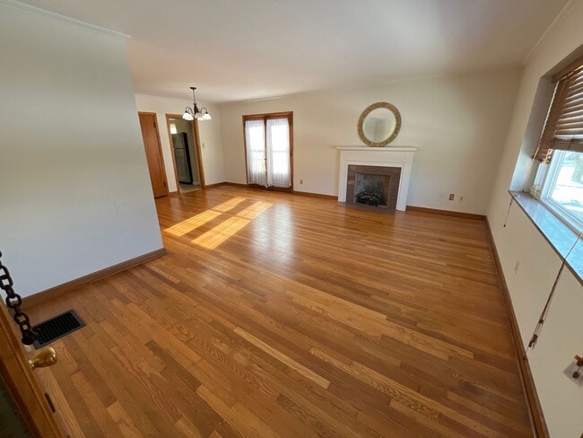 Building Photo - Unique 2 BR 1 BA in Upper Arlington