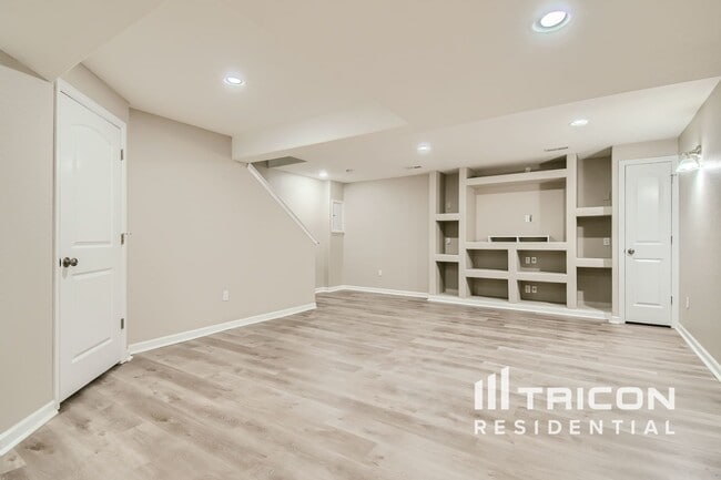 Building Photo - 11046 Oakland Dr