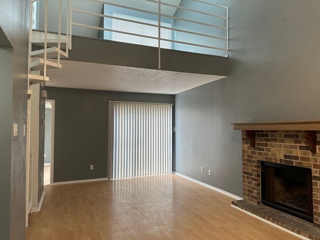 Building Photo - Ready for move in