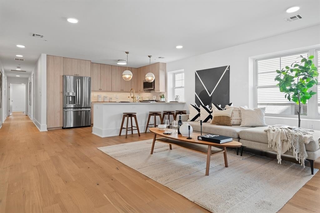 Foto principal - 525 Ave E