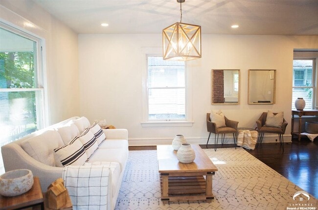 Living Room - 1001 Maine St