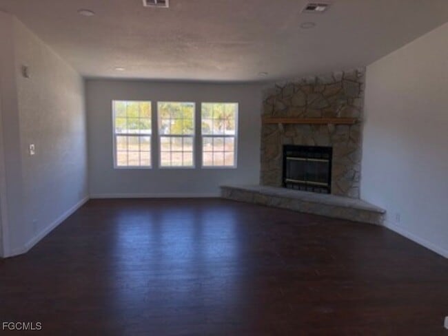 Building Photo - 340 S Jinete St