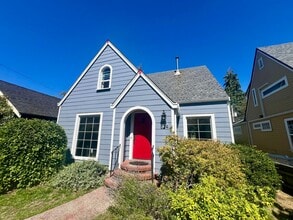 Building Photo - 124 18th Ave SE