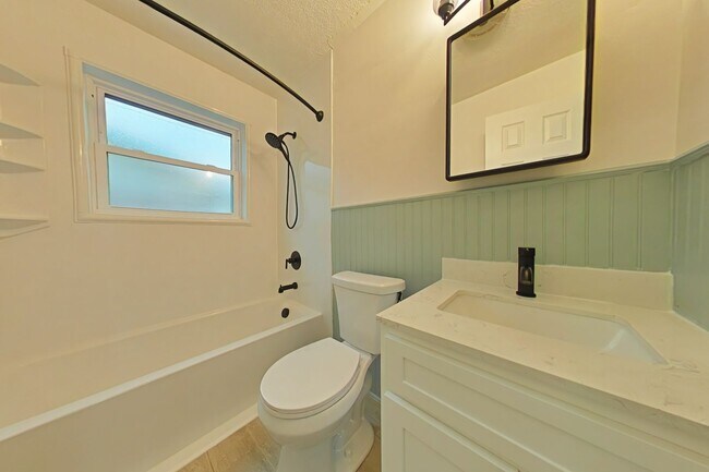 Foto del edificio - 318 NW 62nd St