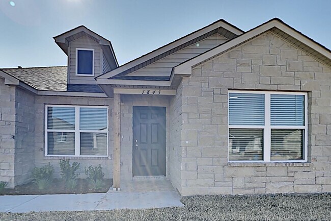 Building Photo - Very Beautiful and Spacious 4 Bedroom 2 Bath Home in El Reno Schools