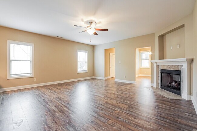 Building Photo - 647 Airedale Trail