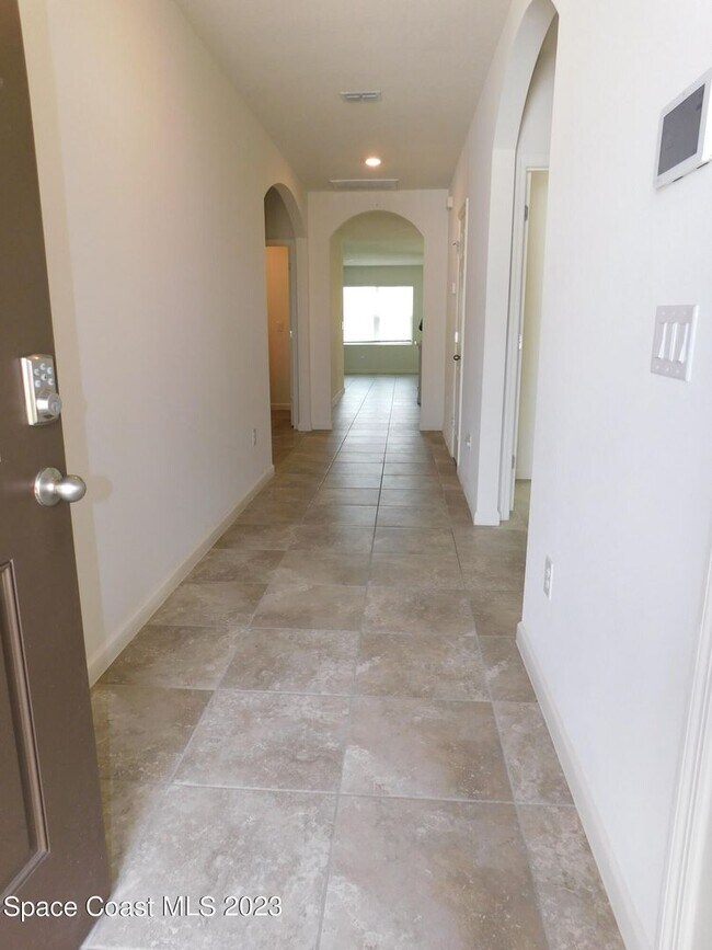Building Photo - 739 Forest Trace Cir