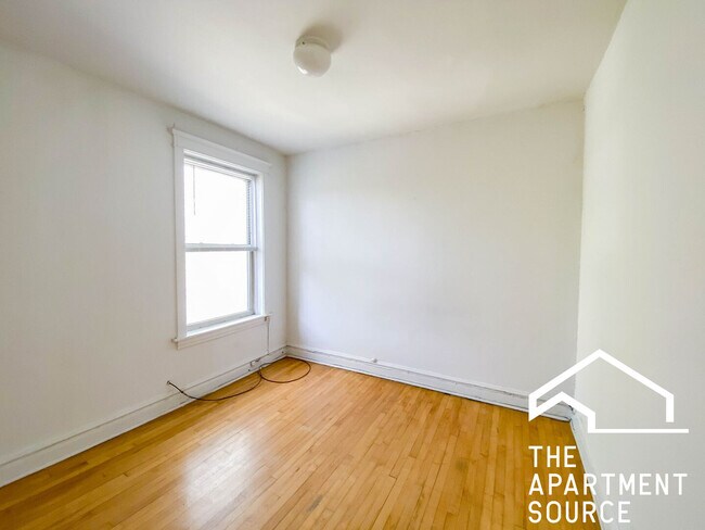 Building Photo - 5102 N Winchester Ave