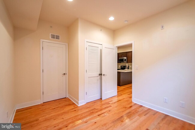 Foto del edificio - 1242 Point Breeze Ave