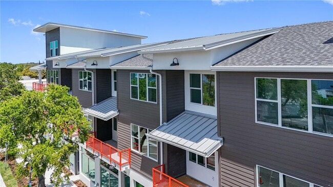 Building Photo - 13 29th Ave N