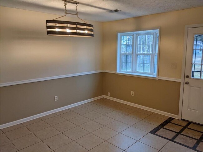 Building Photo - 385 Martin Dr