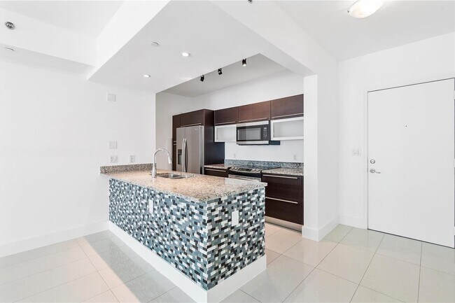 Building Photo - 951 Brickell Ave