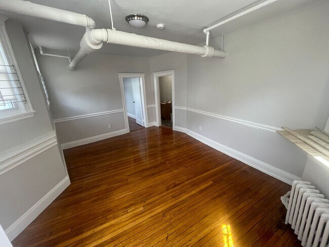 Building Photo - No Fee Lowest Priced 1 bed in Allston Heat HW Inc  New floors and Paint Private Entrance