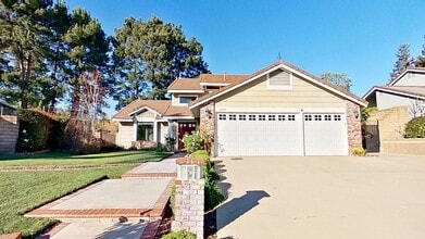 Building Photo - 21355 Vía Del Parque