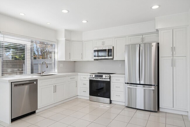 Building Photo - 8822 Bellshire Dr