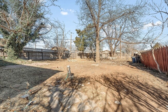 Foto del edificio - 3 bed 1 bath now available in Arnet Benson